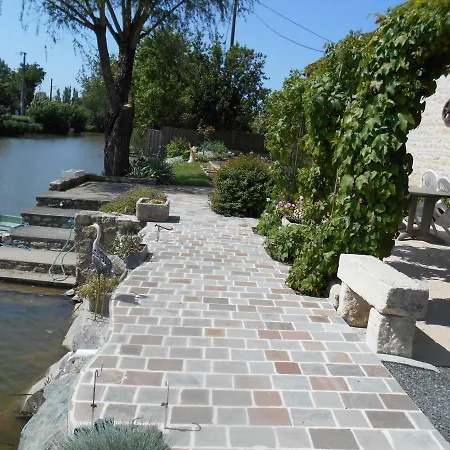 Casa vacanze Marais Poitevin Pêche ,barque, Vélos, Wifi, Linge, Cheminée, Cuisine La Taillee