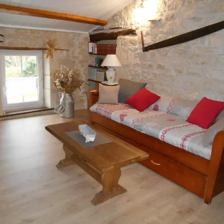 Casa vacanze Marais Poitevin Pêche ,barque, Vélos, Wifi, Linge, Cheminée, Cuisine La Taillee