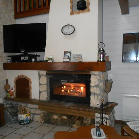 Σπίτι διακοπών Marais Poitevin Bord Riviere Peche ,barque, Velos, Wifi, Linge, Cheminee, Cuisine, Terrain De Boules *