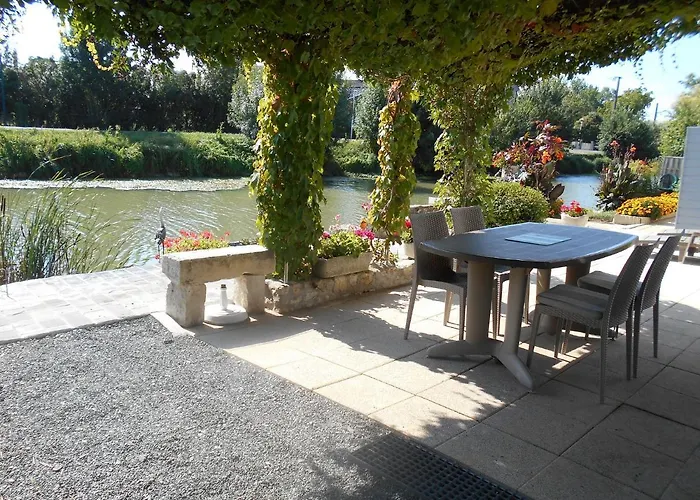 Сasa de vacaciones Marais Poitevin Pêche ,barque, Vélos, Wifi, Linge, Cheminée, Cuisine La Taillee